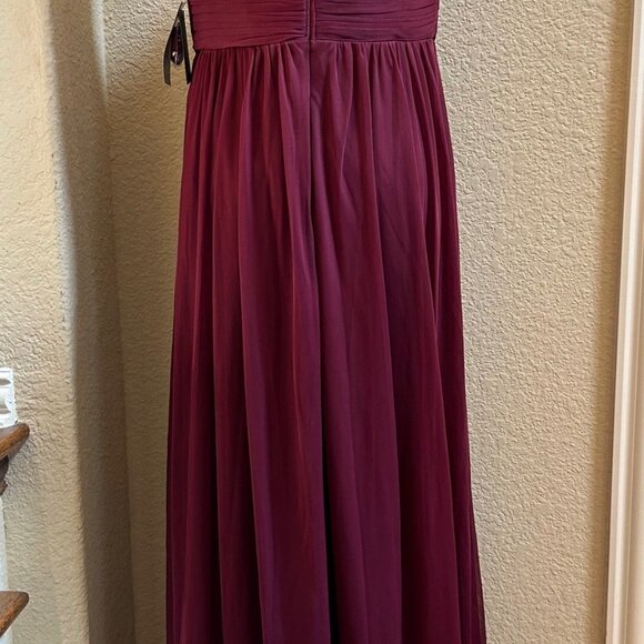 Marina Gown Burgundy Strapless Ruched Sweetheart Neck Size 12 - Picture 6 of 8
